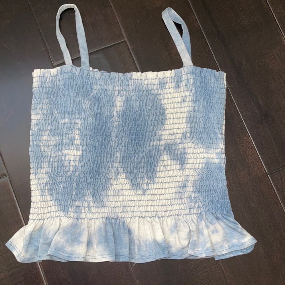 Youth XL crop top fits like an Xsmall in womens